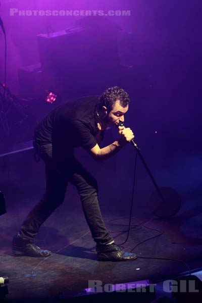 EDITORS - 2009-12-14 - PARIS - Le Bataclan - Thomas Michael Henry Smith